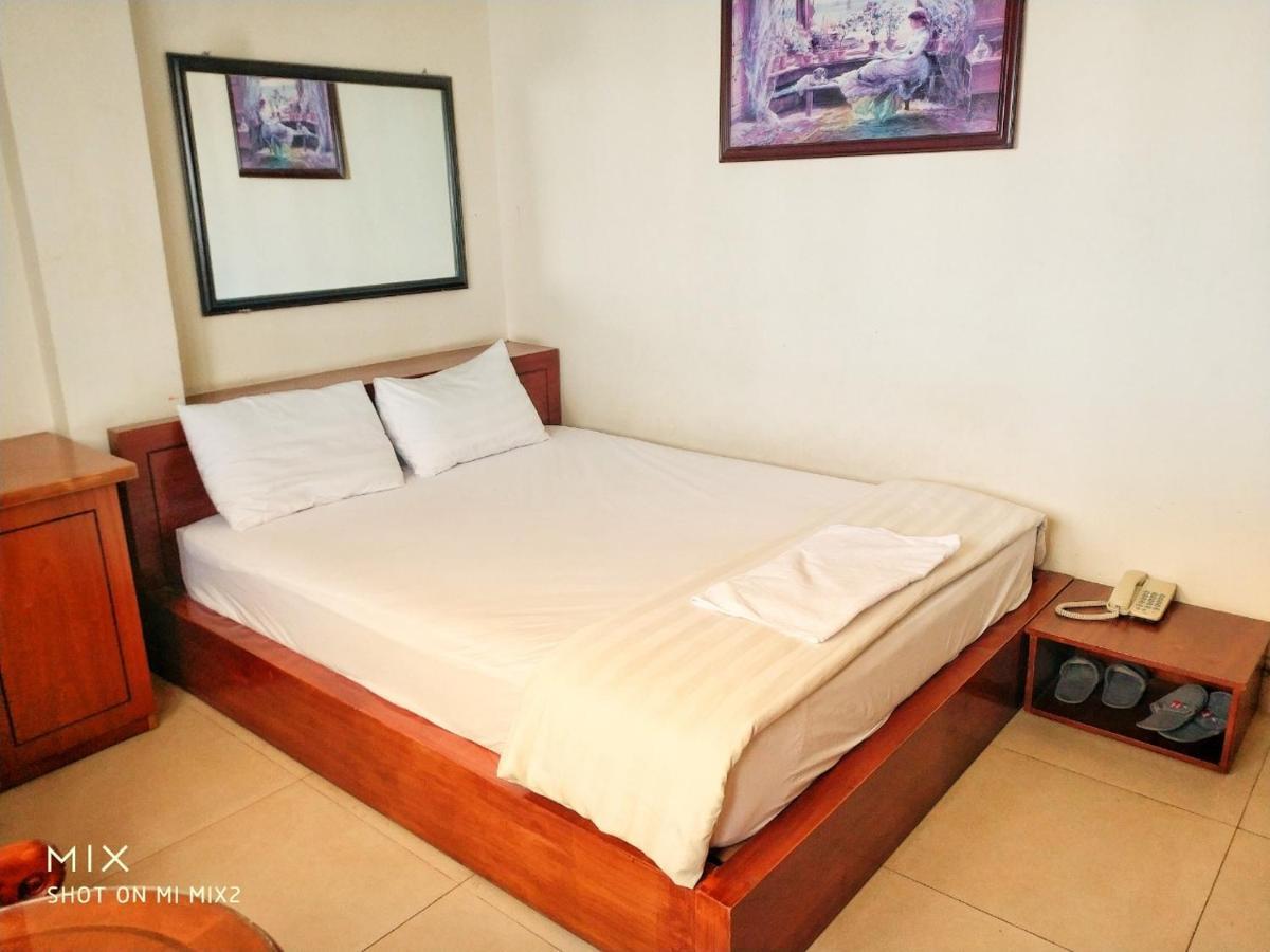 Khách sạn Hoàng Long Sơn 3 The Six 2*